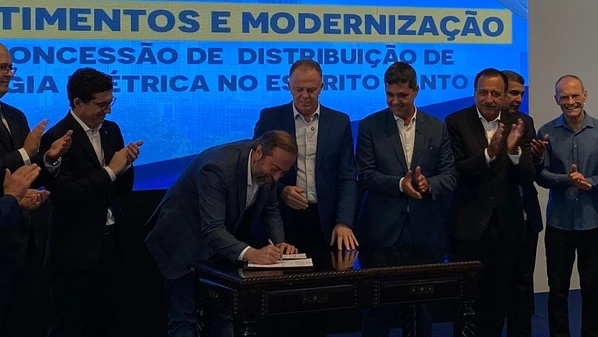 Em Vitória, ministro Alexandre Silveira criticou medida do governo norte-americano e considerou que está completamente fora dos parâmetros do comércio globalizado
