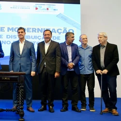 O governador do Espírito Santo, Renato Casagrande, o vice, Ricardo Ferraço, e empresários capixabas aproveitaram a visita do ministro de Minas e Energia, Alexandre Silveira, a Vitória para tratar da questão