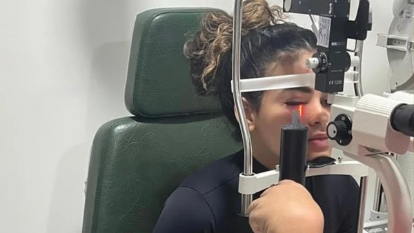 Após atendimento médico, Larissa recebeu o diagnóstico de quemose ocular
