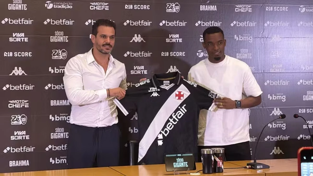 Dirigente do Vasco, Admar Lopes apresentou o volante Thiago Mendes nesta quinta-feira (17)