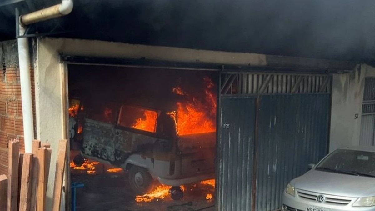 Incêndio em solda de veículo destruiu oficina em Alegre
