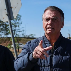 Ex-presidente está internado desde o último dia 24 e passou, nesta segunda-feira (29), por terceiro procedimento cirúrgico