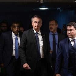 Para jurustas, medidas contra ex-presidente buscam evitar que ele tente fugir do país ou busque asilo na embaixada dos EUA.