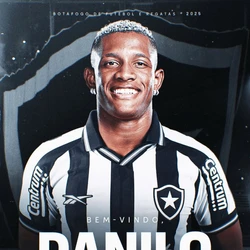 O Botafogo oficializou no início desta tarde a contratação do volante Danilo, ex-Palmeiras, que estava no Nottingham Forest, da Inglaterra