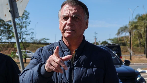 Ex-presidente está internado desde o último dia 24 e passou, nesta segunda-feira (29), por terceiro procedimento cirúrgico