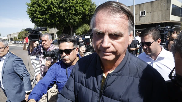 Segundo ministro do Supremo, ex-chefe do Executivo tem desrespeitado medidas cautelares impostas a ele; entenda
