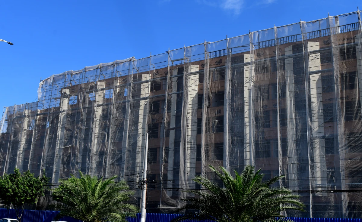 Demolição do Hotel Aruan, em Camburi por Ricardo Medeiros