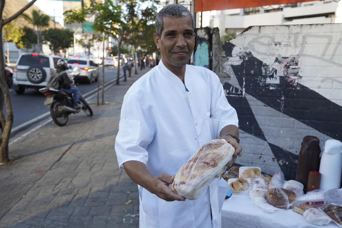 Flávio Martins vende café da manhã em Vtória por Ricardo Medeiros