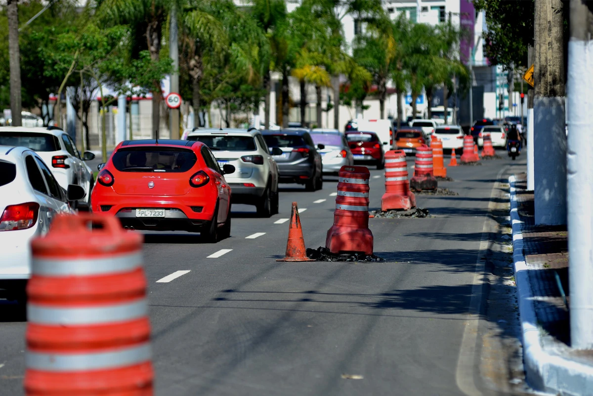 Obras na Avenida Fernando Ferrari