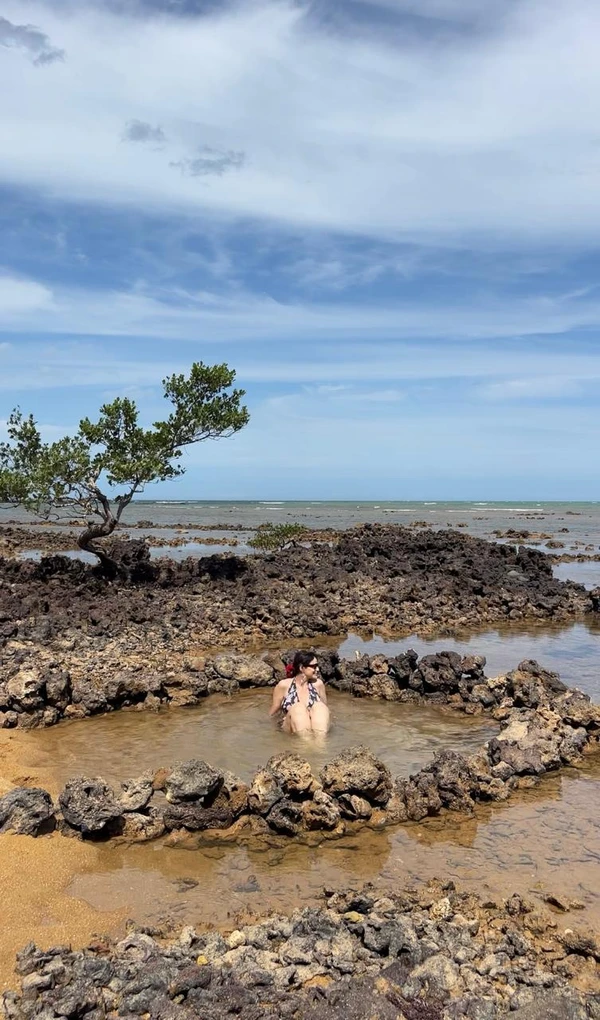 Praia de Gramuté com piscinas naturais, em Aracruz