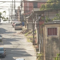 Moradores contaram que o jovem vivia na região desde a infância; não há informações sobre a motivação do crime, registrado na noite de sexta-feira (19)