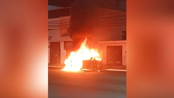 Vítima do sexo masculino ainda não foi identificada. Segundo a Polícia Civil, condutor de um carro envolvido no acidente foi levado à delegacia para prestar esclarecimentos