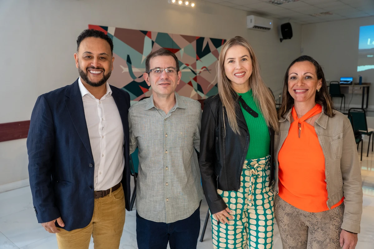  Walter Fagundes, Fabricio Gaburro, Pollyana Teixeira e Daniela
Barbieri