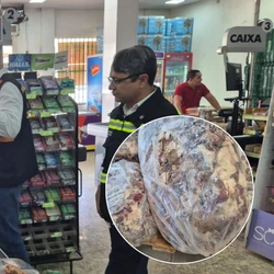 Mais de uma tonelada de alimentos impróprios para consumo e centenas de itens falsificados foram encontrados durante operação realizada nesta segunda-feira (21)