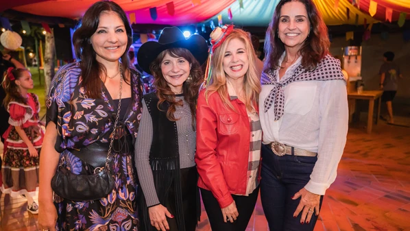 A festa julina movimentou o condomínio no sábado (19), ao som Bruno Marllyn, barracas de comidas típicas e quadrilha