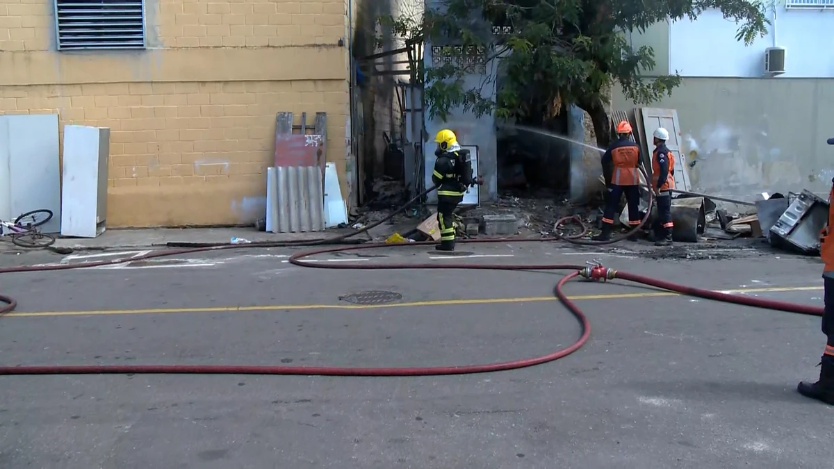 Incêndio atingiu oficina de conserto de geladeiras em Ilha de Santa Maria