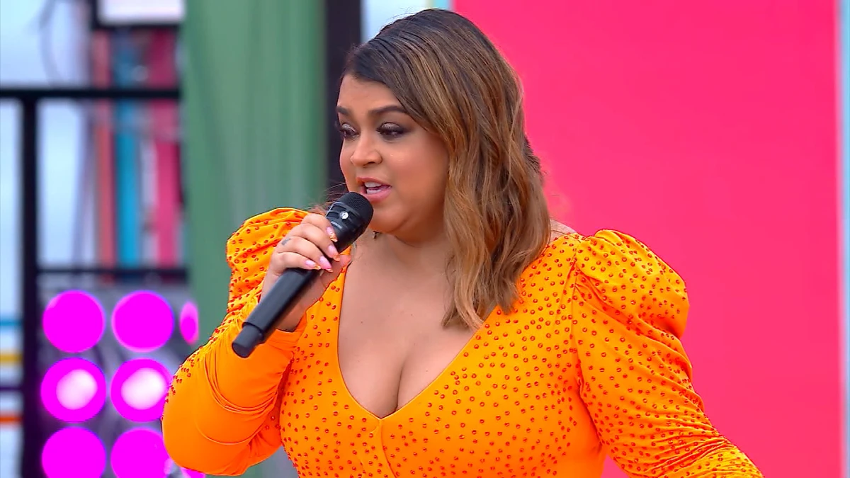 Preta Gil cita Vitória na música 