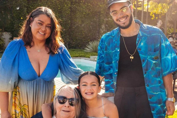 Preta Gil com a mãe Sandra, o filho Francisco e a neta Sol de Maria