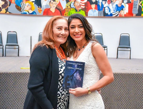 Primeira mulher piloto de avião formada pelo Maranhão, Joseana Sousa, com a jornalista e escritora Jane Lobo, autora do livro Mulheres Brilhantes