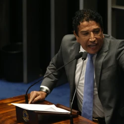 Declarações do senador do PL passaram por críticas ao STF, ao Senado e ao presidente Lula; no discurso, Magno afirmou que Bolsonaro é inocente, assim como os participantes dos atos antidemocráticos de 8 de janeiro de 2023