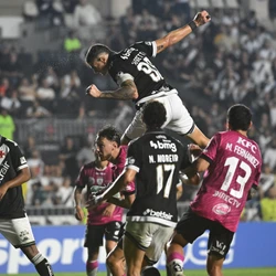 Cruz-Maltino se lançou ao ataque, mas parou no goleiro do time equatoriano e na própria incompetência. Perdeu por 5 a 1 no placar agregado