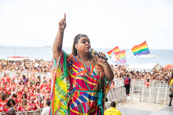 A cantora Preta Gil na folia em Copacabana, no Rio