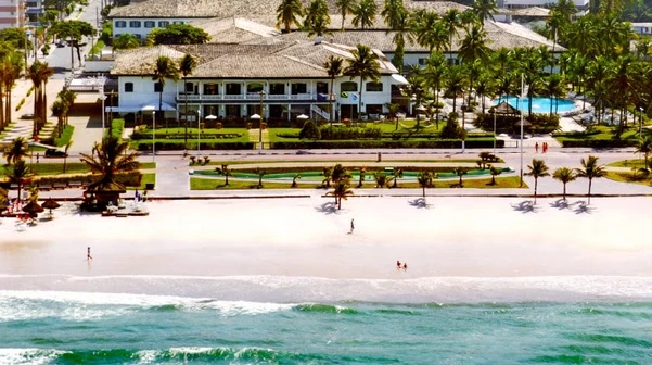A elegância do resort em frente à praia se alia a um interior divertido para as crianças.
