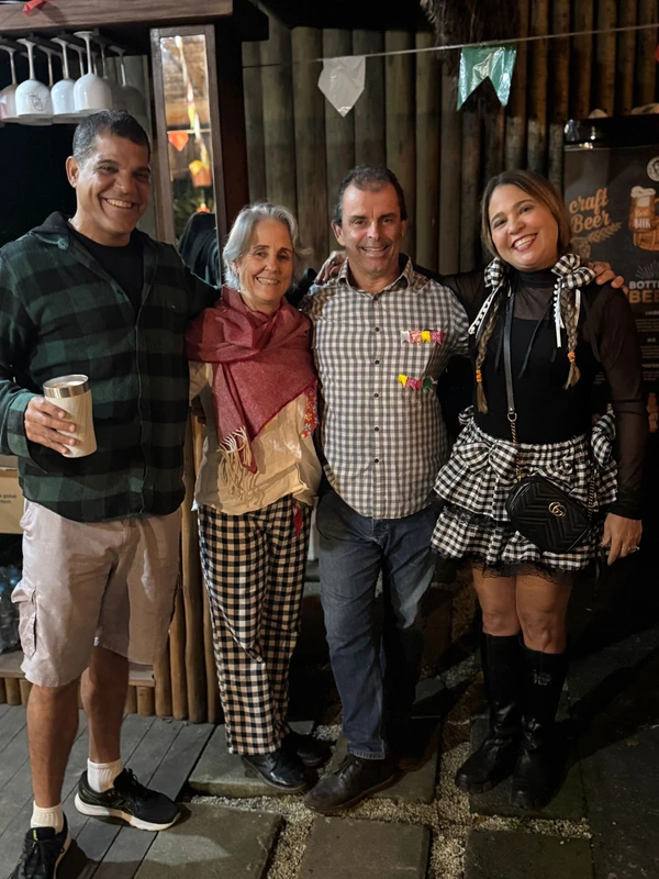 Festa julina de Luiz Paulo Vellozo Lucas e Roberta Furtado