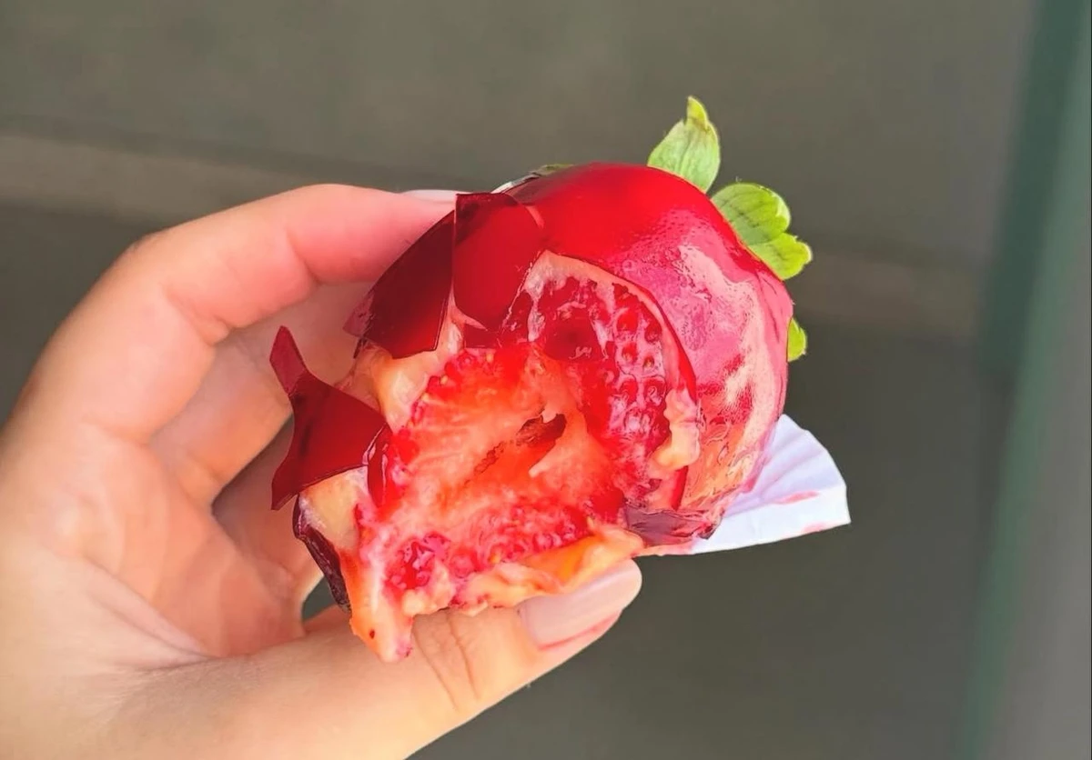 Morango do Amor da confeitaria Docinhos da Lê, em Linhares   por Reprodução/Instagram @_docinhosdale