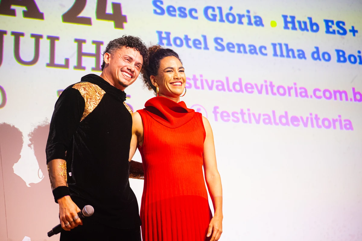 Silvero Pereira e Bárbara Colen