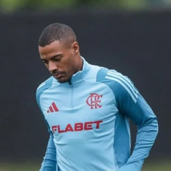 O Flamengo se pronunciou, na tarde desta quarta-feira (23), sobre a mensagem em que José Luiz Runco, chefe médico do clube, expôs De la Cruz
