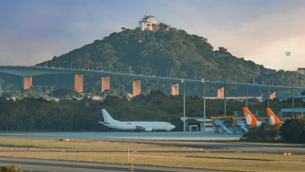 Imagem produzida por Deivid Gava viraliza nas redes sociais ao reunir, de uma só vez, o Aeroporto de Vitória, a Terceira Ponte e o Convento da Penha