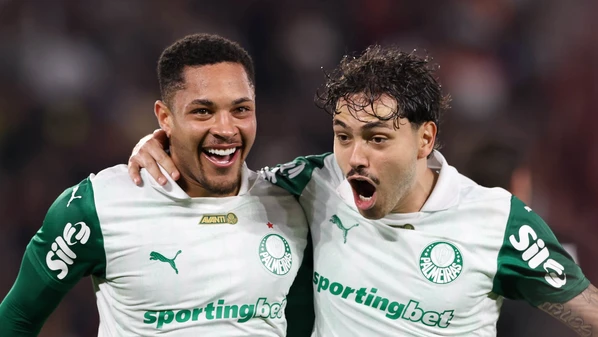 Tricolor perde o terceiro jogo seguido pelo Campeonato Brasileiro, enquanto o Verdão começa a embalar na competição
