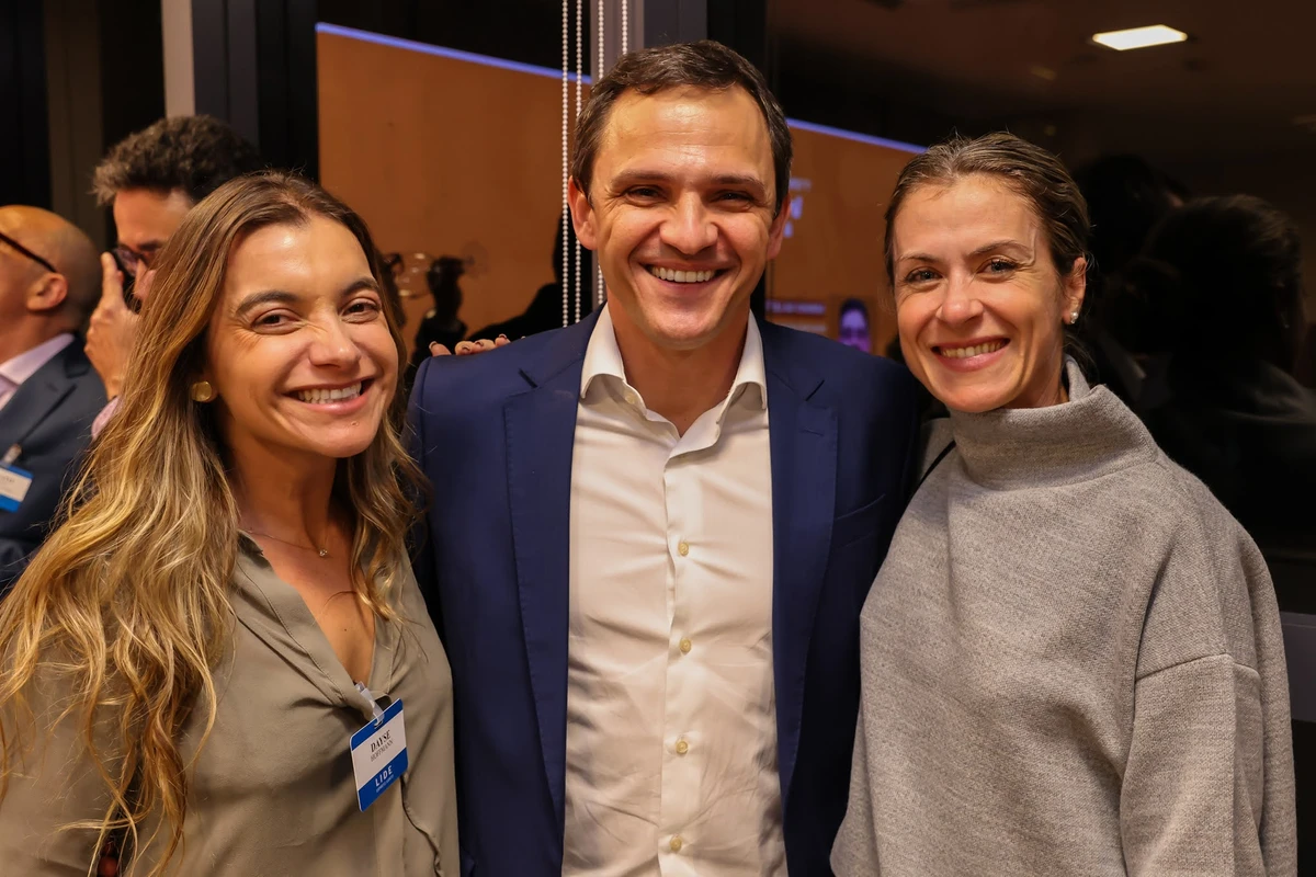 Dayse Hoffmann_Thiago Santos e Flavia Dalla Bernardina