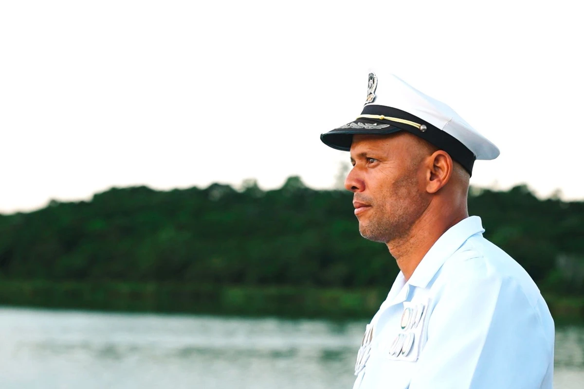 Marcelo é o dono e condutor da Chalana da Lagoa Juara