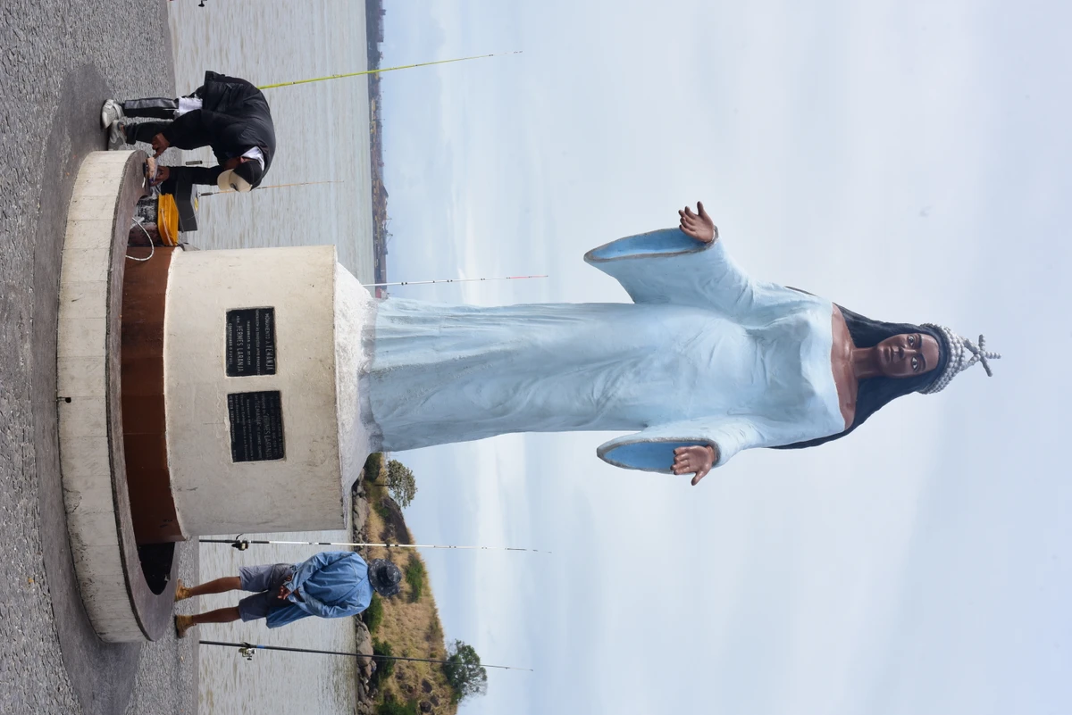 Monumento de Yemanjá, na Praia de Camburi, já foi restaurado no mês de janeiro