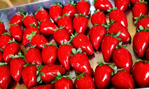 Morangos do amor produzidos pela confeiteira Millena Moreira no ES