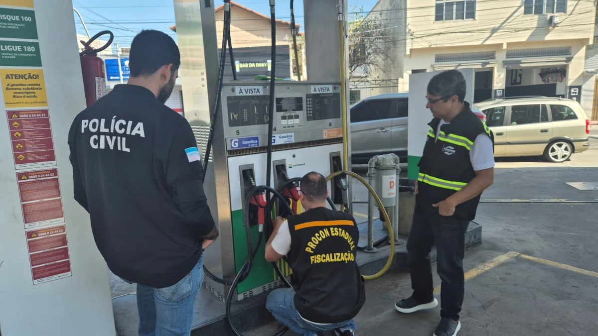 Postos de combustíveis são alvos de fiscalização do Procon-ES e Polícia Civil