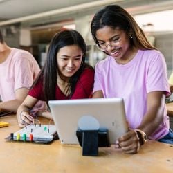 Cursos de tecnologia desenvolvem competências que ultrapassam a sala de aula e preparam os jovens para o futuro 