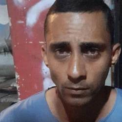 Leandro Lares, de 35 anos, estava em Timbuí, distrito do município, quando foi localizado; ele possuía um mandado de prisão em aberto