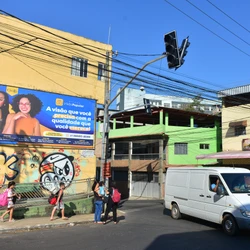 Equipamentos devem começar a funcionar em até 30 dias; também está prevista a instalação de faixas de pedestre