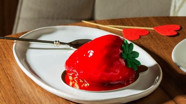 Nova versão da clássica maçã do amor traz um toque moderno e ainda mais saboroso ao doce