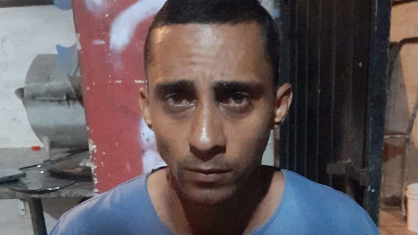 Fernando Lares, de 35 anos, estava em Timbuí, distrito do município, quando foi localizado; ele possuía um mandado de prisão em aberto