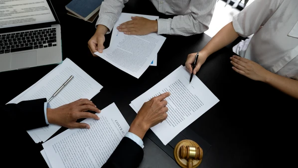 Na prática, imóveis com valores atuais significativamente inferiores ao teto da tabela têm custo de escrituração e registro com base em faixas muito elevadas, pois os patamares atuais não acompanharam a atualização