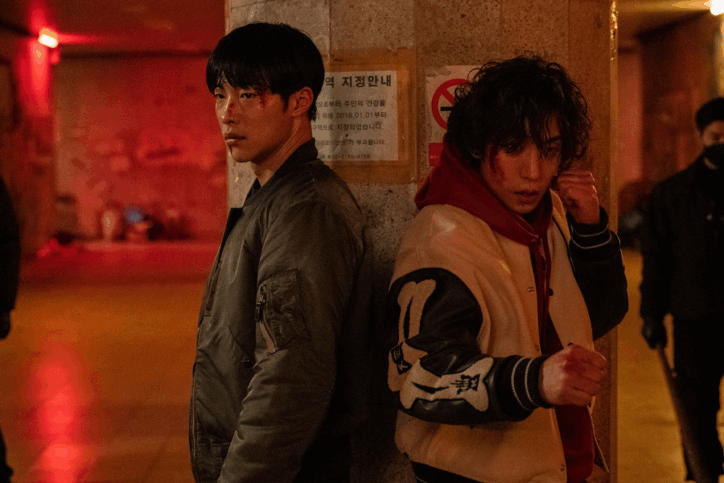 Em “Cães de caça”, Kim Geon-woo decide deixar o boxe e lutar contra agiotas para proteger a mãe (Imagem: Reprodução digital | Netflix)