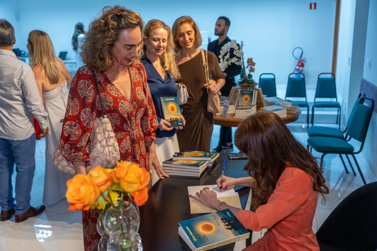 Lançamento do livro de Kitia Perciano