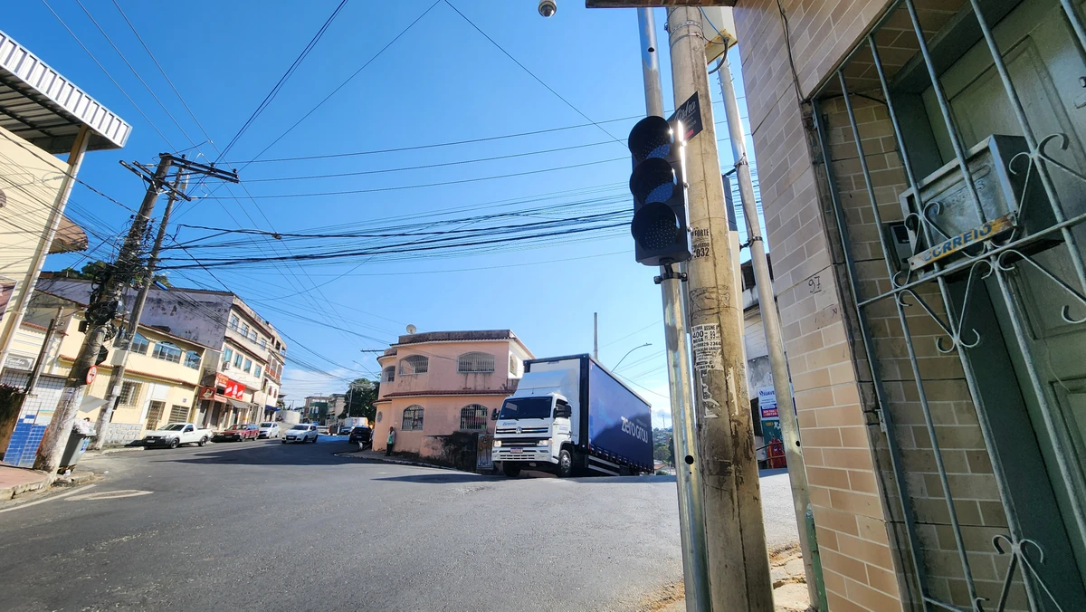 Prefeitura de Vitória instala semáforos em cruzamento movimentado de Caratoíra por Fernando Madeira