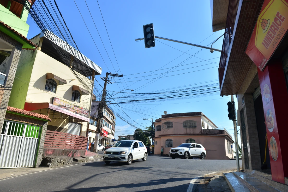 Prefeitura de Vitória instala semáforos em cruzamento movimentado de Caratoíra por Fernando Madeira