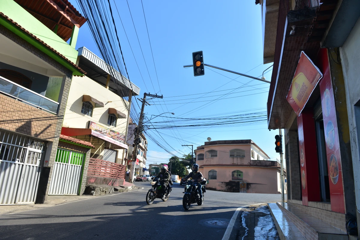 Prefeitura de Vitória instala semáforos em cruzamento movimentado de Caratoíra por Fernando Madeira