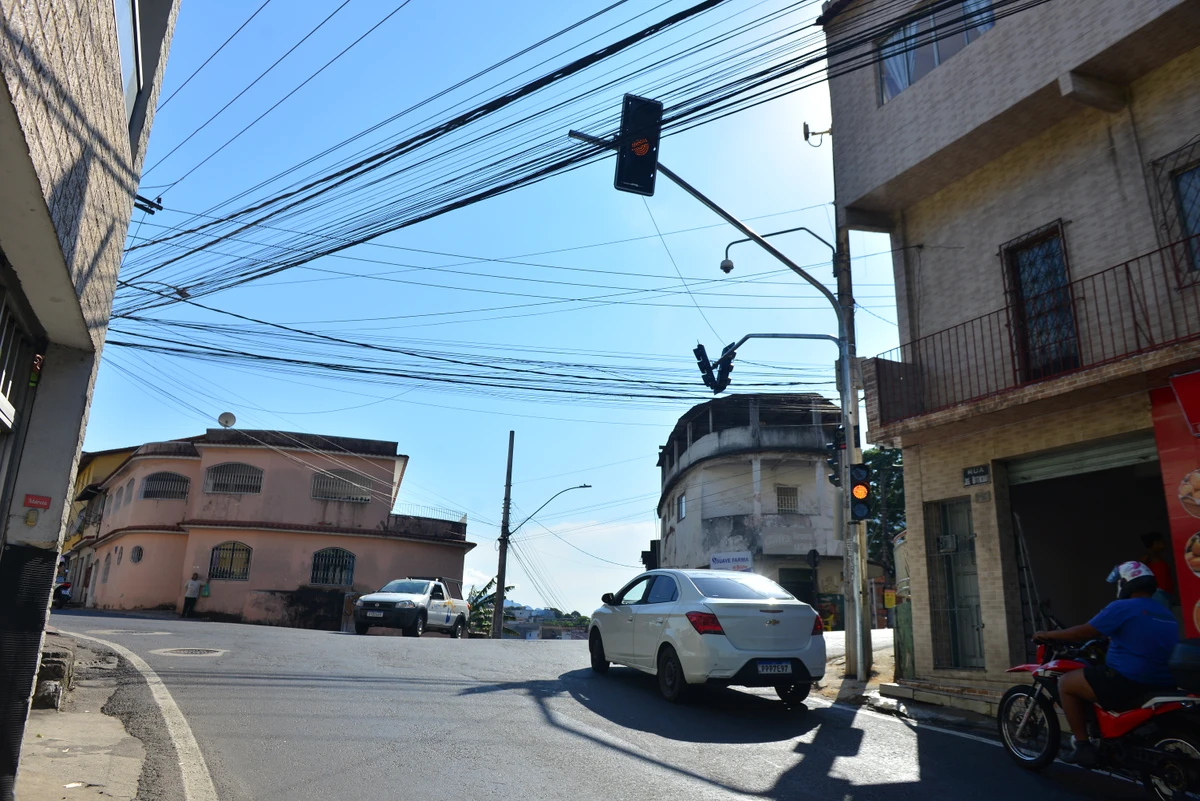 Prefeitura de Vitória instala semáforos em cruzamento movimentado de Caratoíra por Fernando Madeira